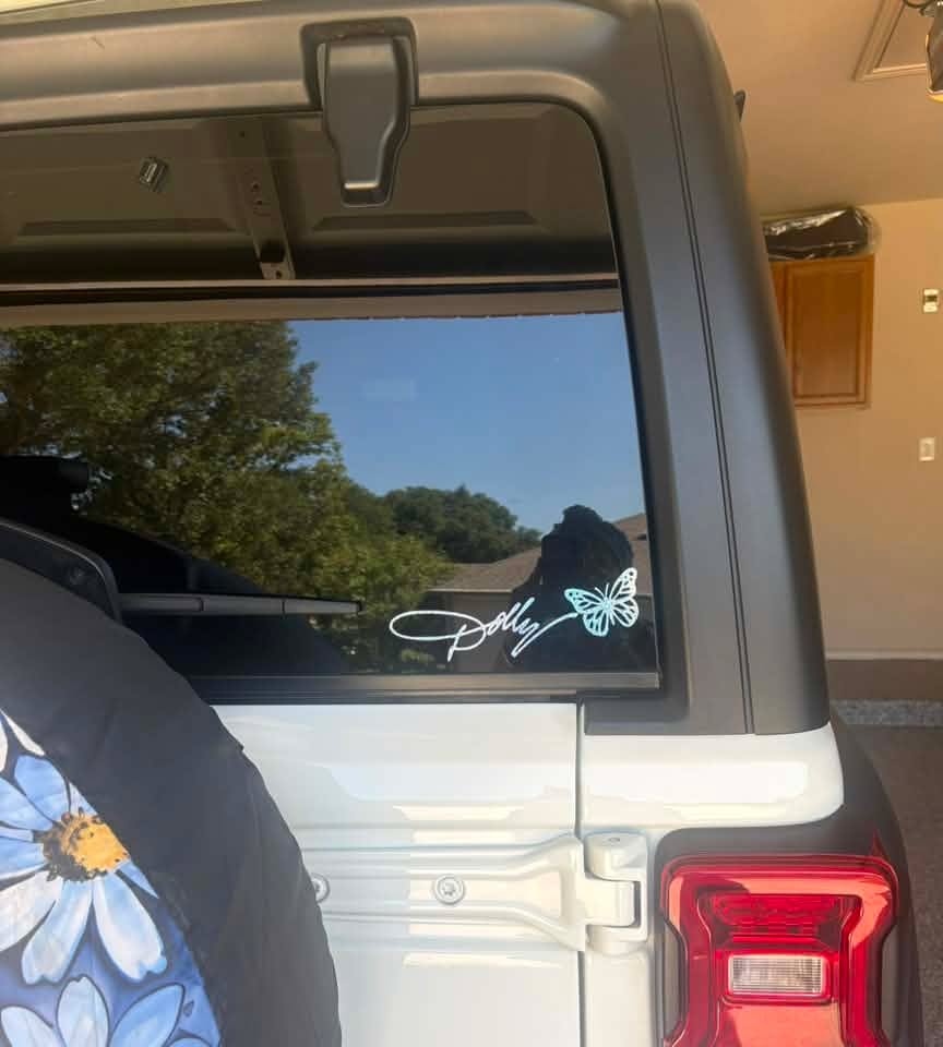 Dolly signature decal